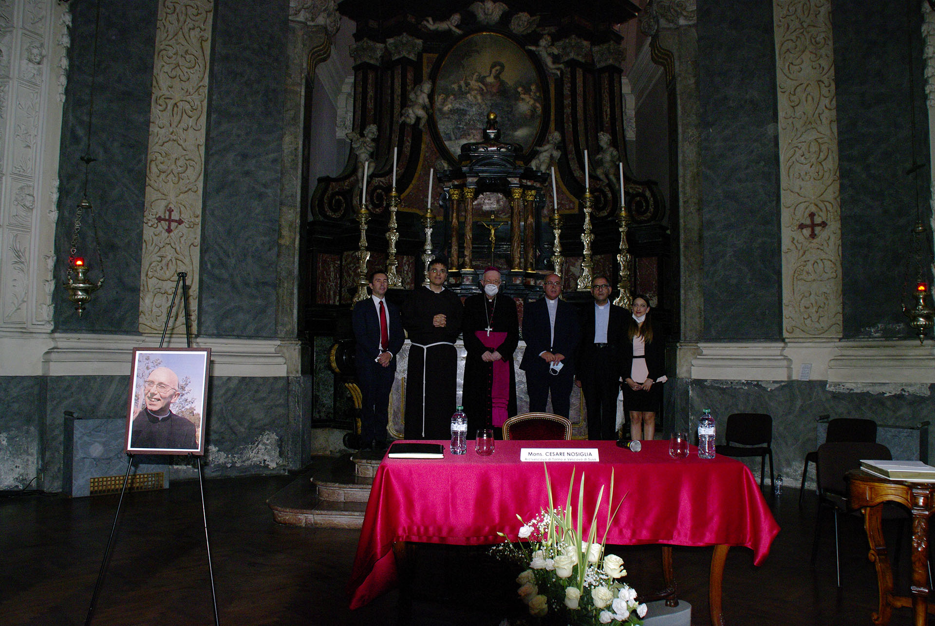 Arcivescovo di Torino insieme con tutto il Tribunale