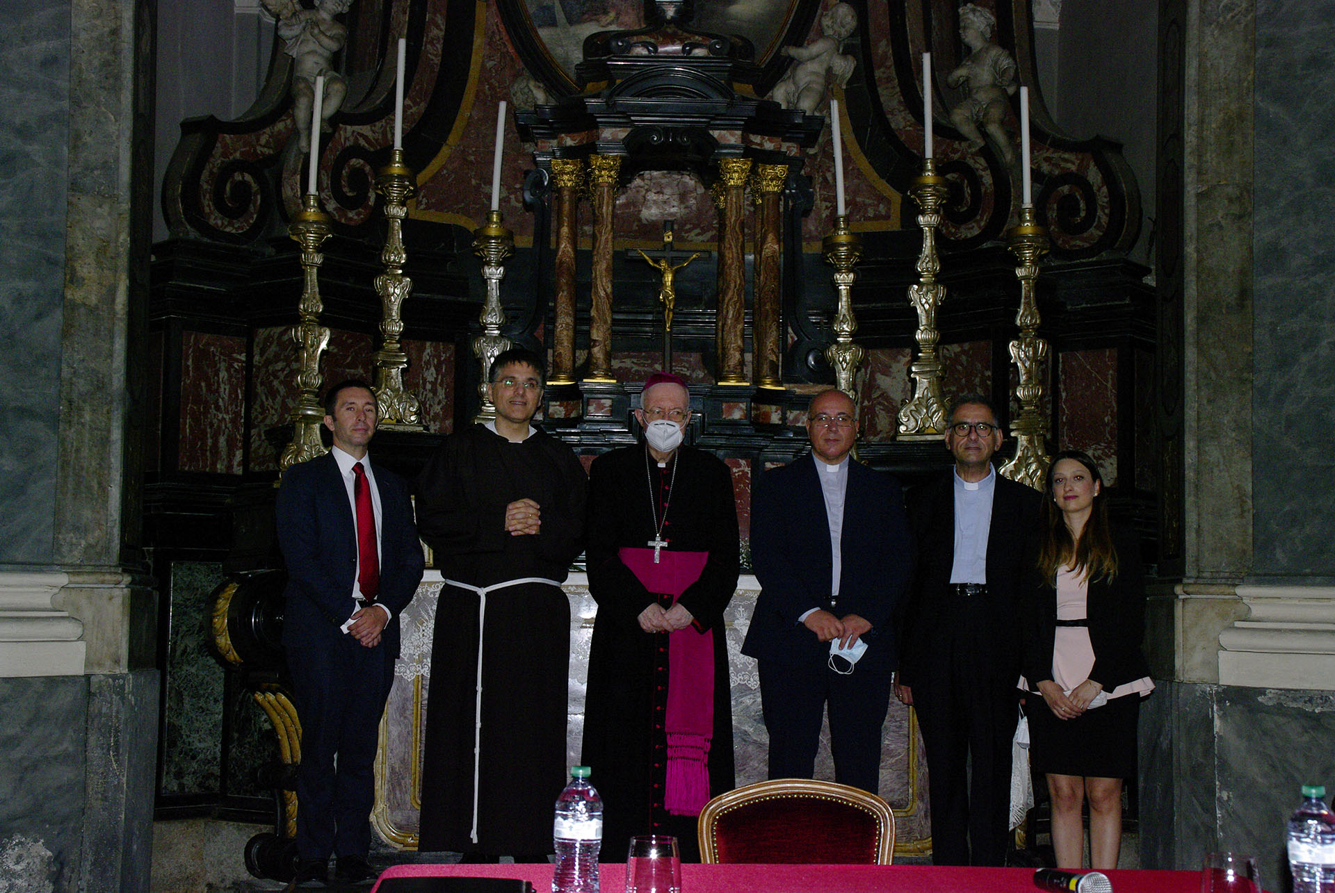 Arcivescovo di Torino insieme con tutto il Tribunale